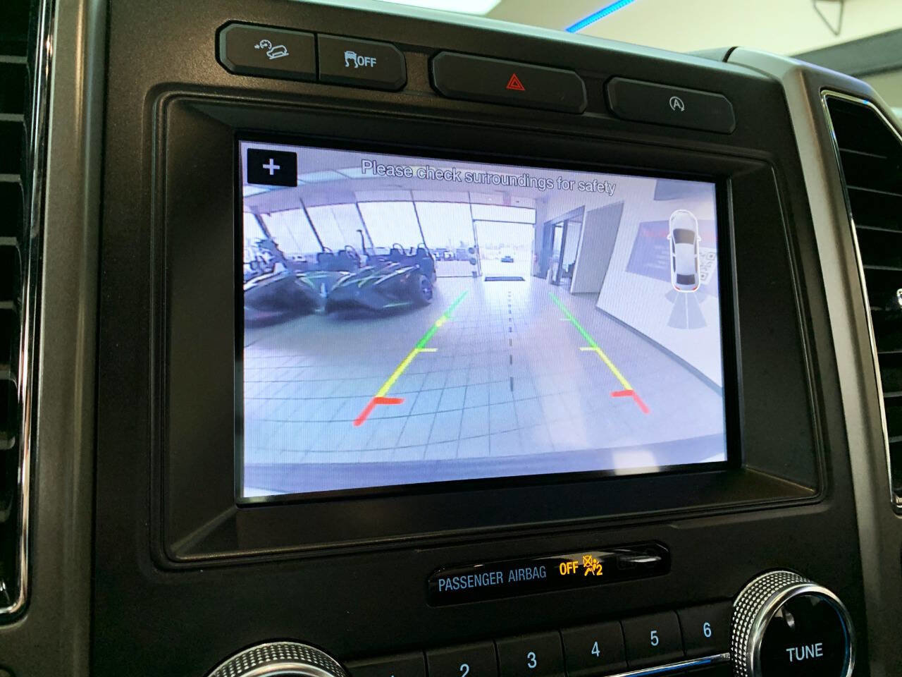 Used 2019 Ford Expedition XLT image 16