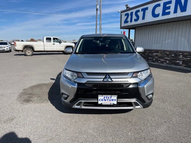 Used 2020 Mitsubishi Outlander SE image 2