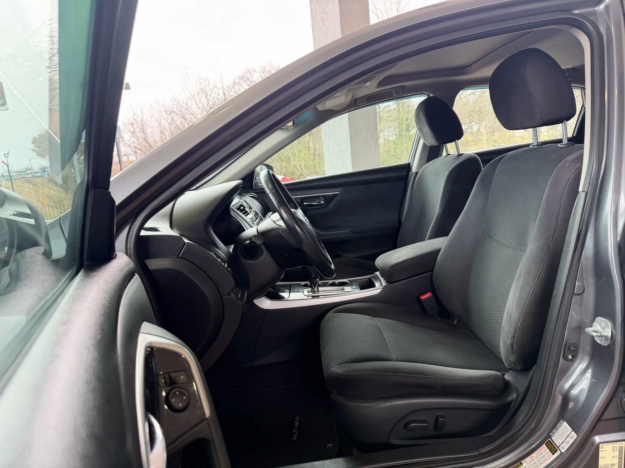 Used 2014 Nissan Altima 2.5 SV w/ Convenience Package image 9