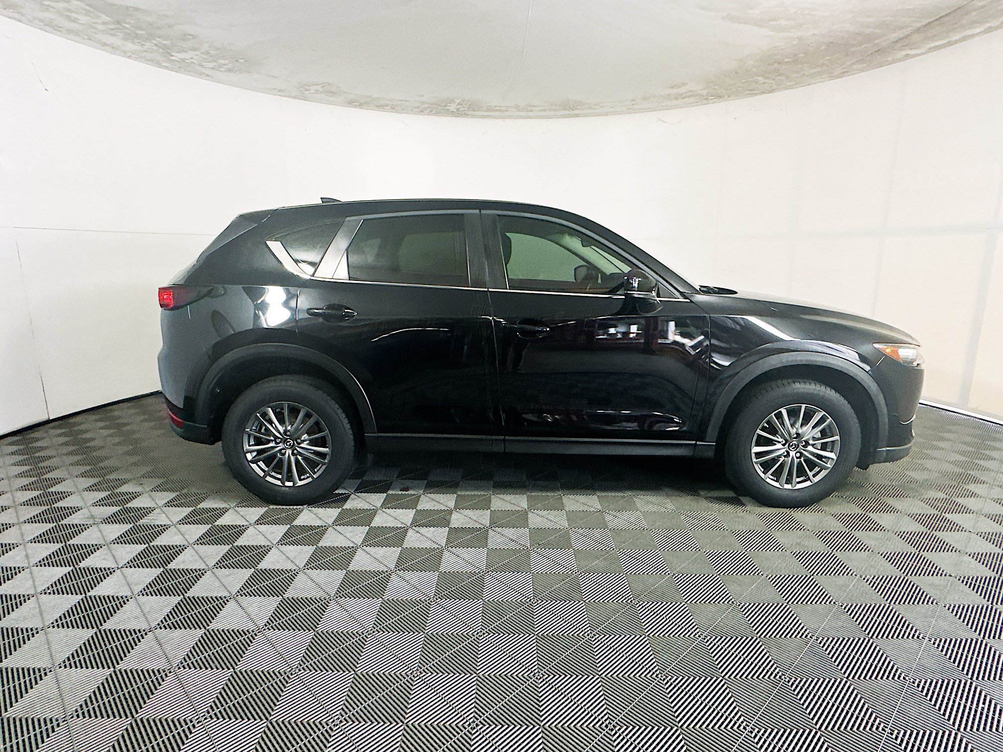 Used 2018 MAZDA CX-5 Sport FWD image 2