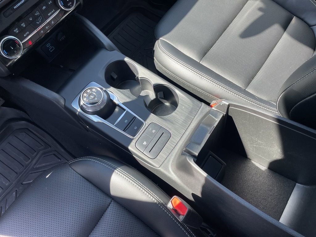 Used 2022 Ford Escape SEL w/ Technology Package image 9