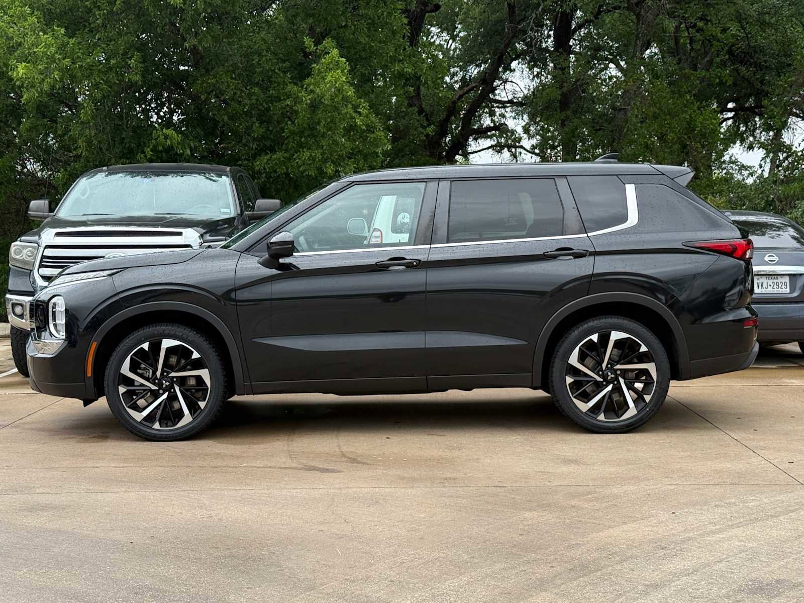 Used 2022 Mitsubishi Outlander ES image 4