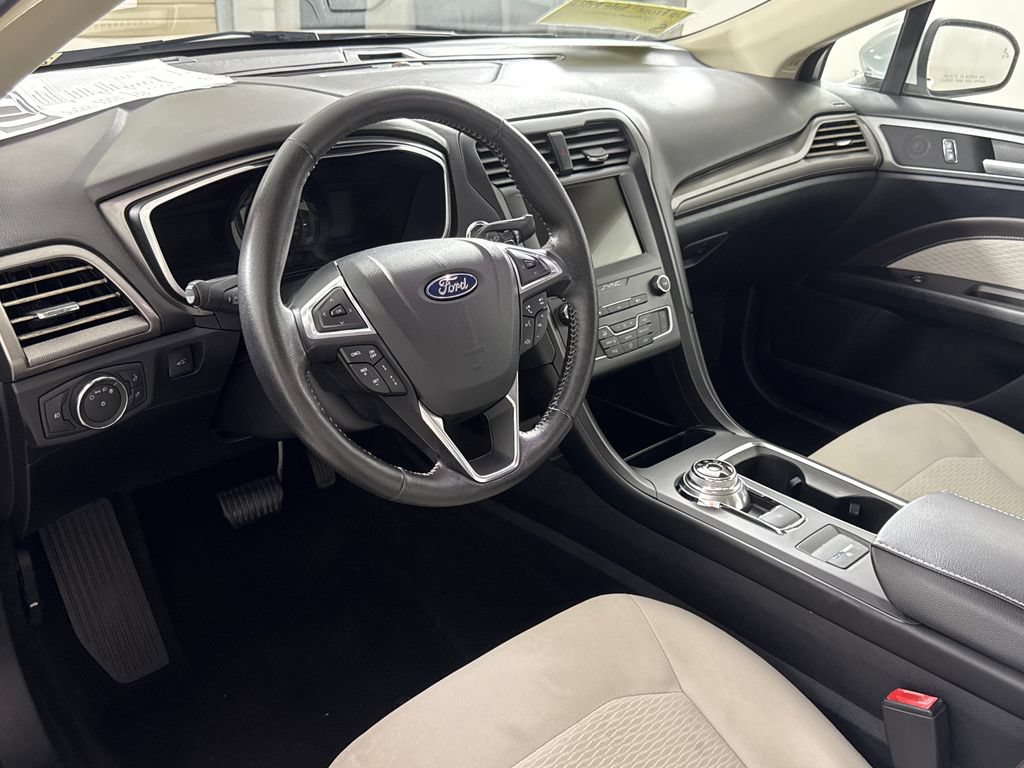 Used 2019 Ford Fusion SE w/ Equipment Group 151A FWD image 13