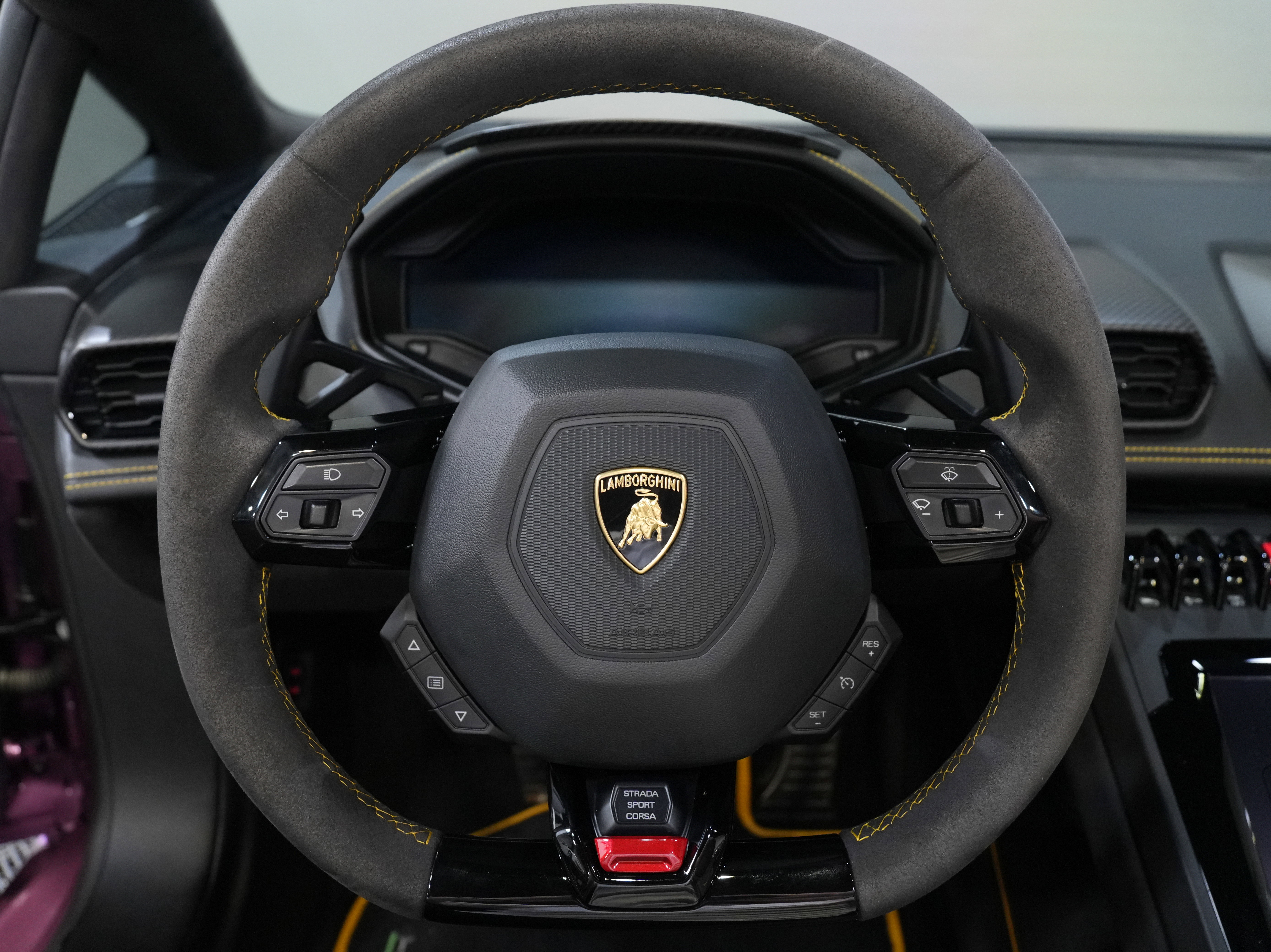 Used 2024 Lamborghini Huracan EVO image 49