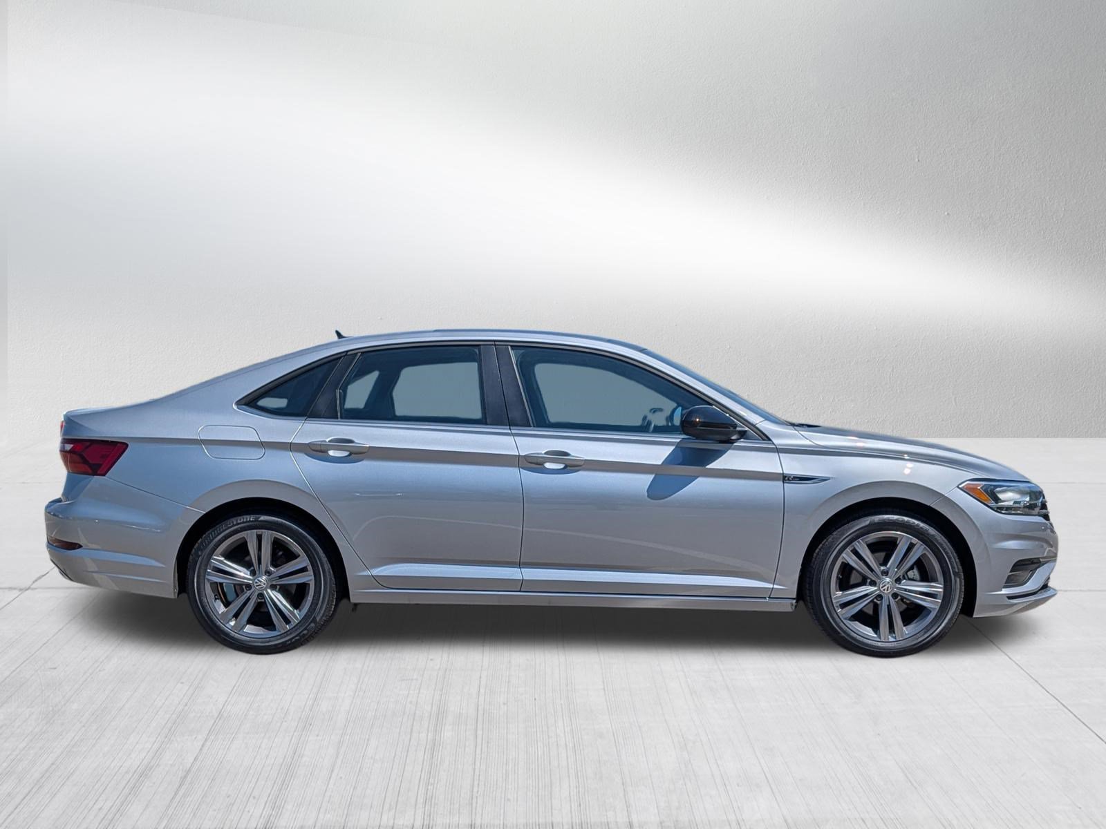 Certified 2021 Volkswagen Jetta R-Line w/ R-Line Cold Weather Package FWD image 8