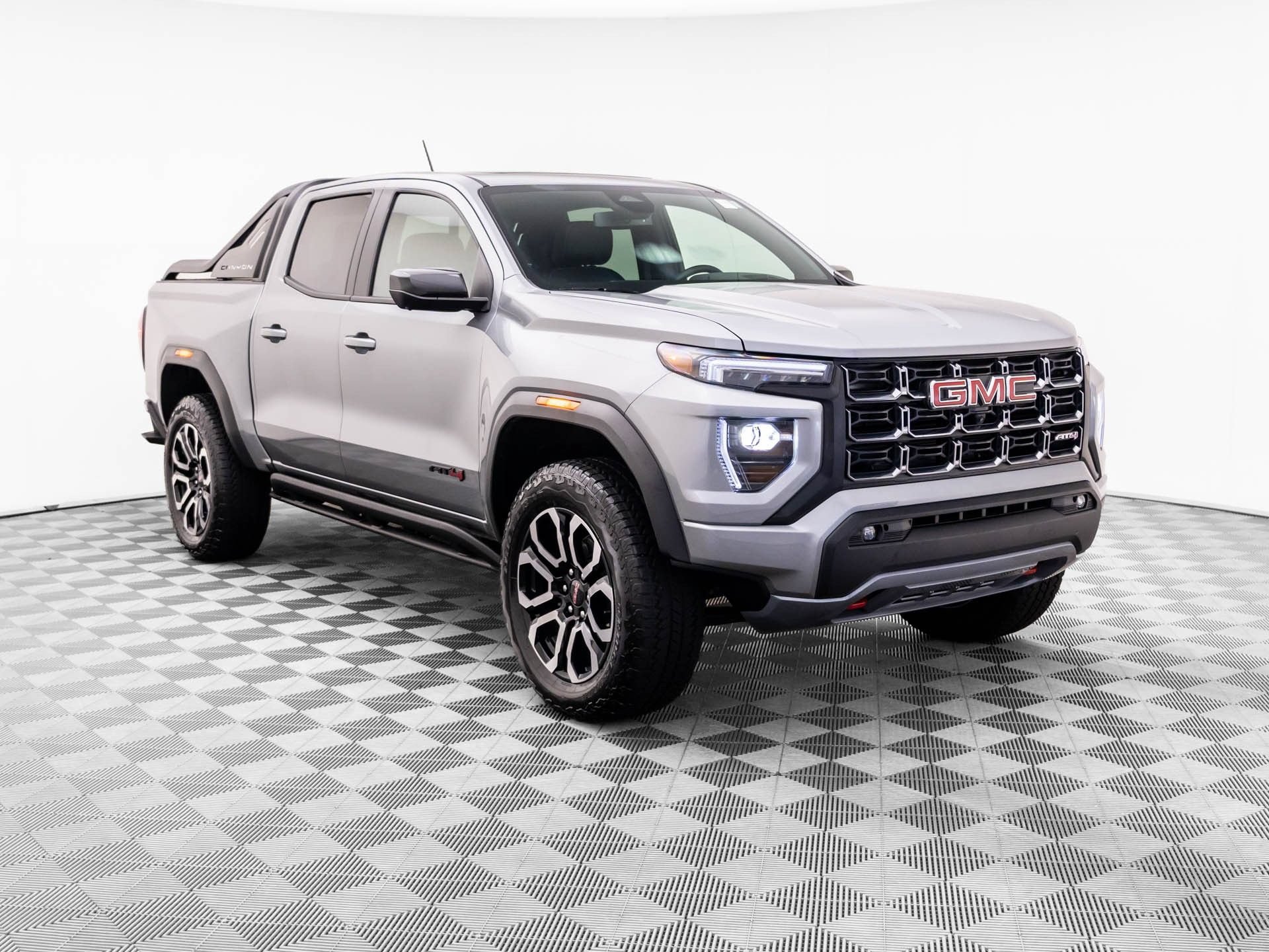 Used 2025 GMC Canyon AT4 w/ Nightfall Edition AWD/4WD image 7