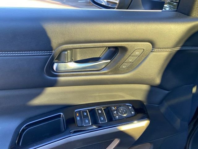 Used 2022 Nissan Pathfinder Platinum w/ Lighting Package (N92) image 24