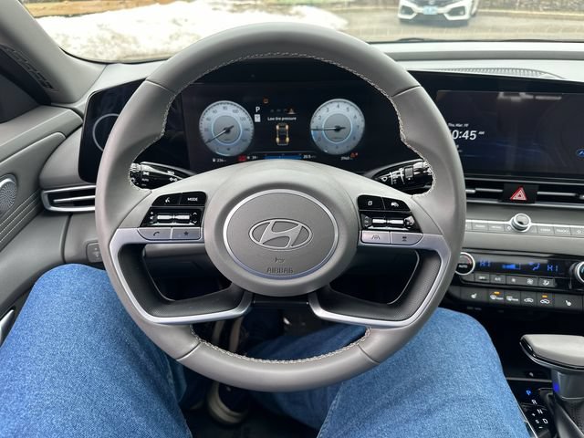 Used 2025 Hyundai Elantra SEL FWD image 34