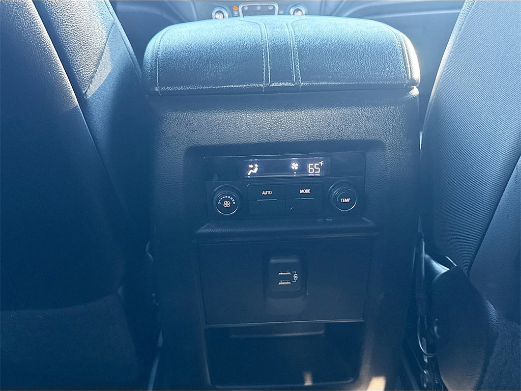 Used 2023 Chevrolet Traverse LT image 24