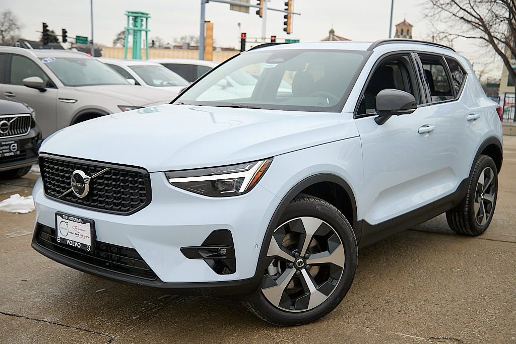 New 2026 Volvo XC40 B5 Plus w/ Climate Package image 2