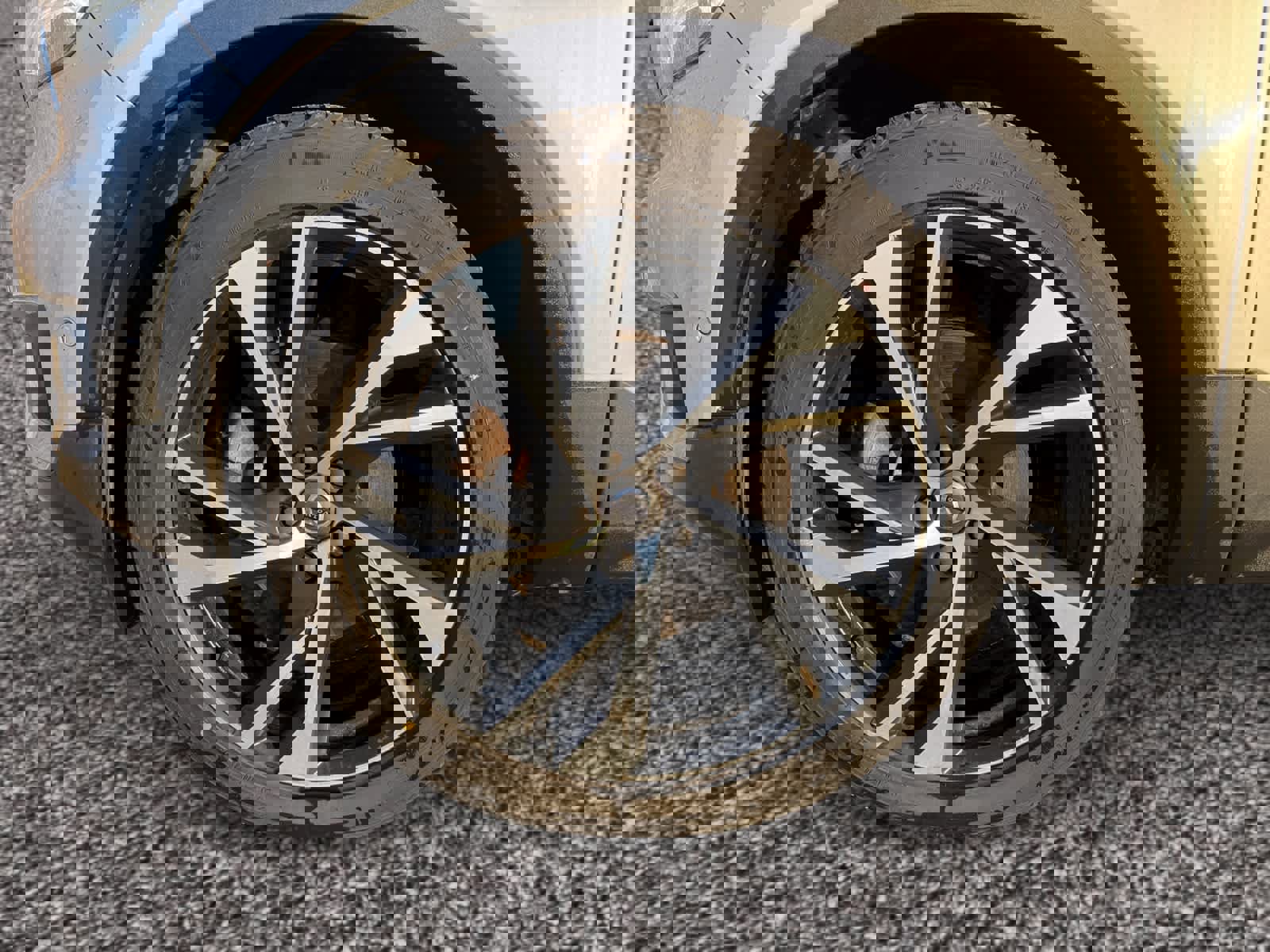 Used 2019 Volvo XC40 T5 R-Design image 16