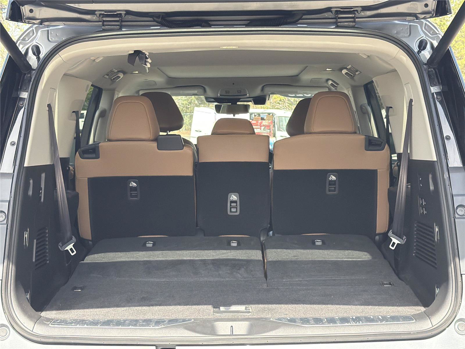 Used 2025 INFINITI QX80 Sensory AWD/4WD image 37