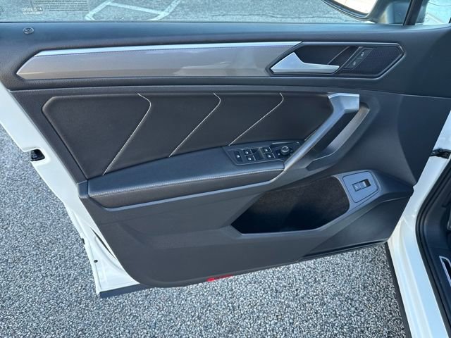 Certified 2022 Volkswagen Tiguan SE R-Line image 11