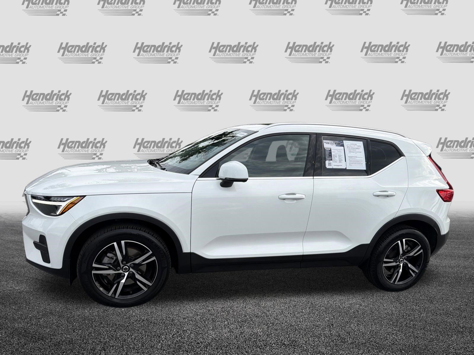 Certified 2025 Volvo XC40 B5 Core AWD/4WD image 9