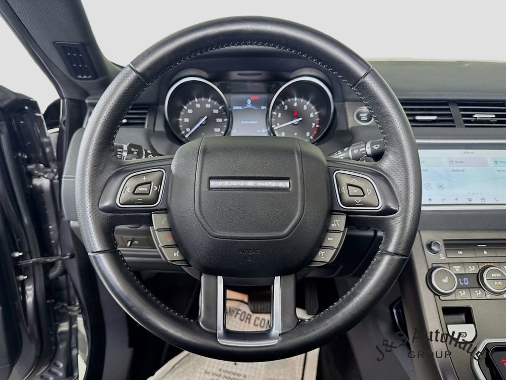 Used 2018 Land Rover Range Rover Evoque SE Dynamic image 12
