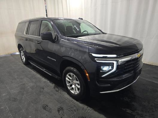 Used 2025 Chevrolet Suburban LS image 3