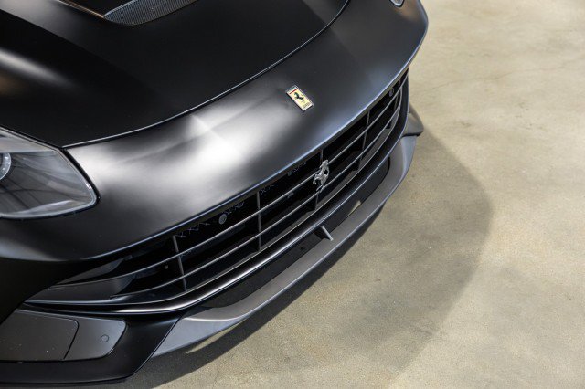 Used 2014 Ferrari F12 Berlinetta RWD image 12