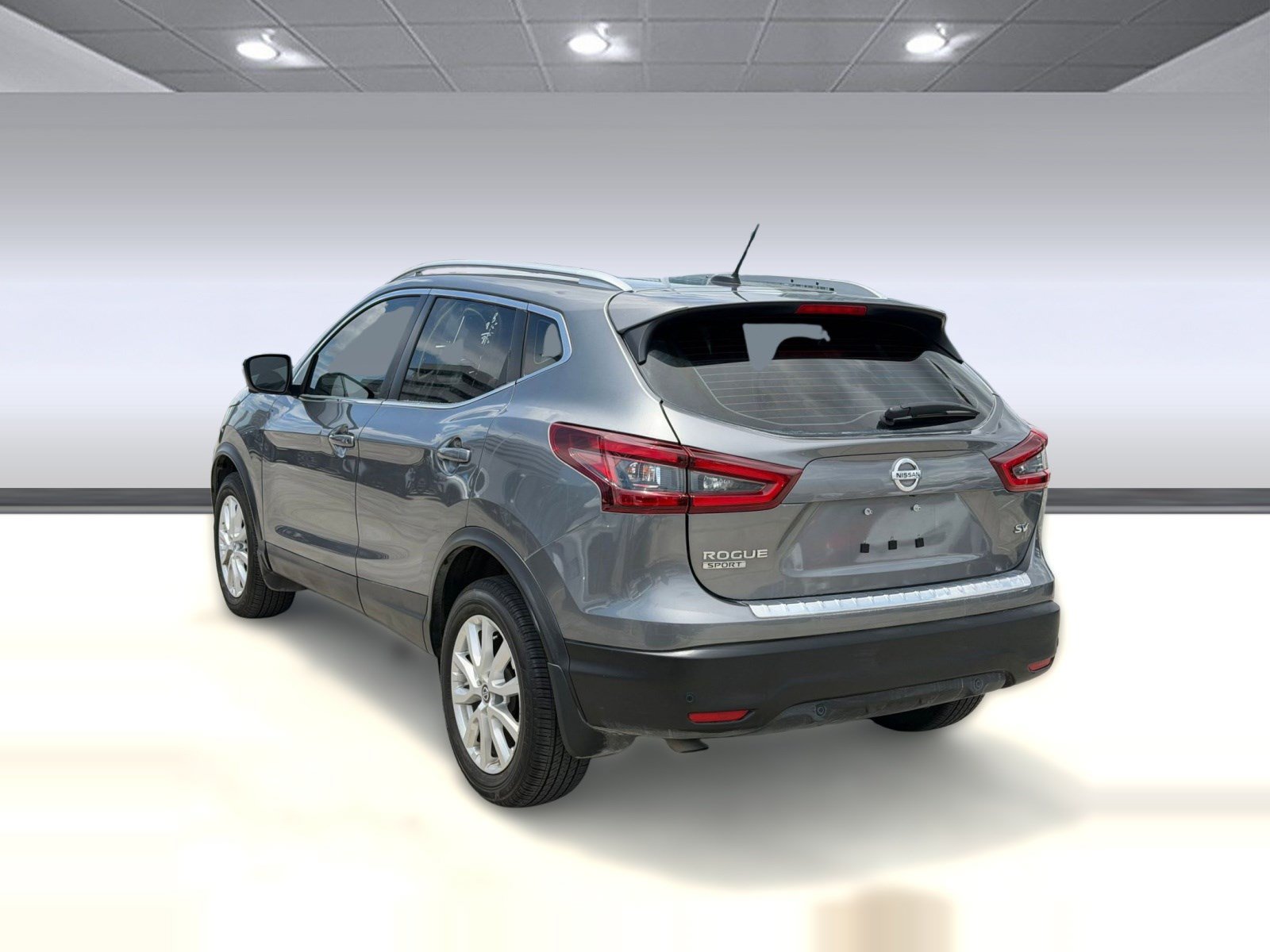 Used 2021 Nissan Rogue Sport SV w/ Technology Package FWD image 3