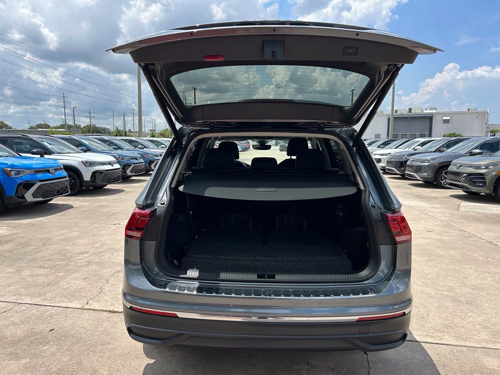 Certified 2023 Volkswagen Tiguan SE w/ Panoramic Sunroof Package FWD image 47