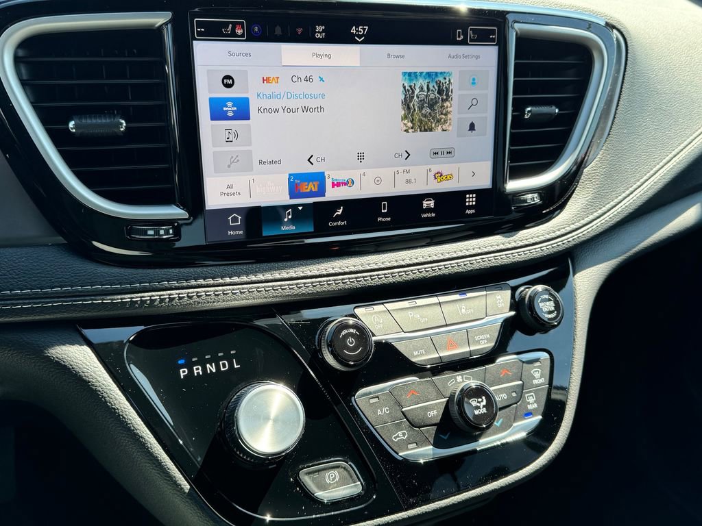 New 2026 Chrysler Pacifica Select FWD image 19