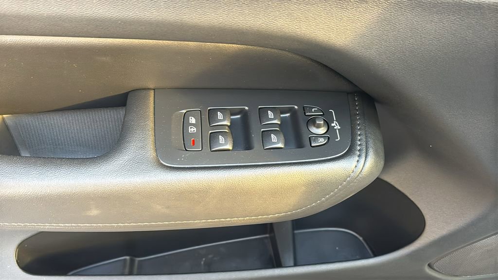 Certified 2023 Volvo XC60 B5 Plus w/ Climate Package image 11