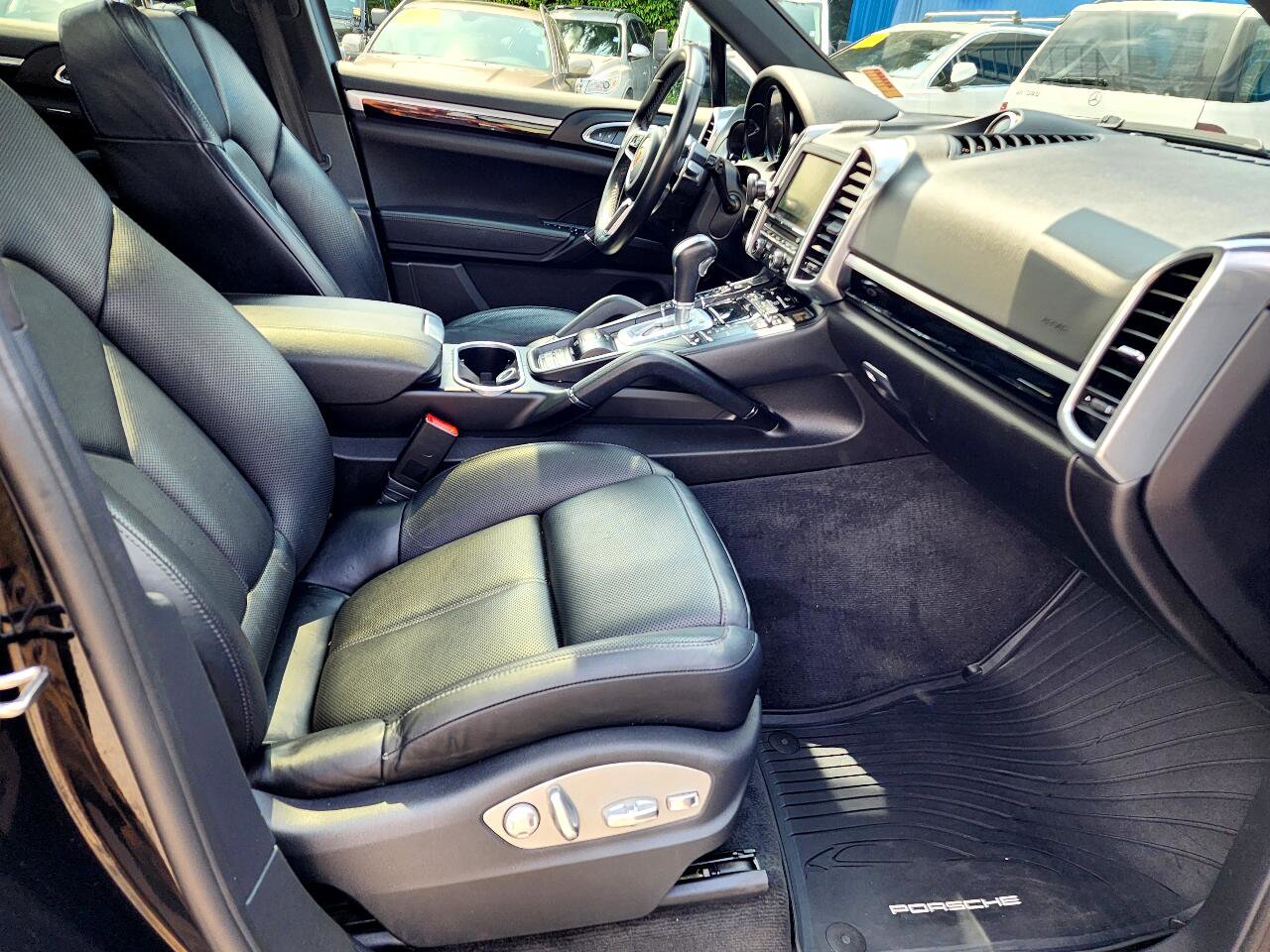 Used 2016 Porsche Cayenne S image 32