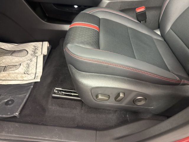 Used 2025 Chevrolet Traverse RS image 31