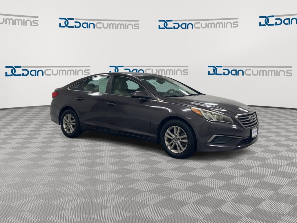 Used 2016 Hyundai Sonata SE FWD image 2