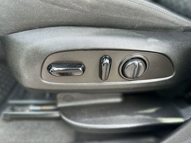 Used 2022 Chevrolet Equinox LT w/ Driver Convenience Package image 16