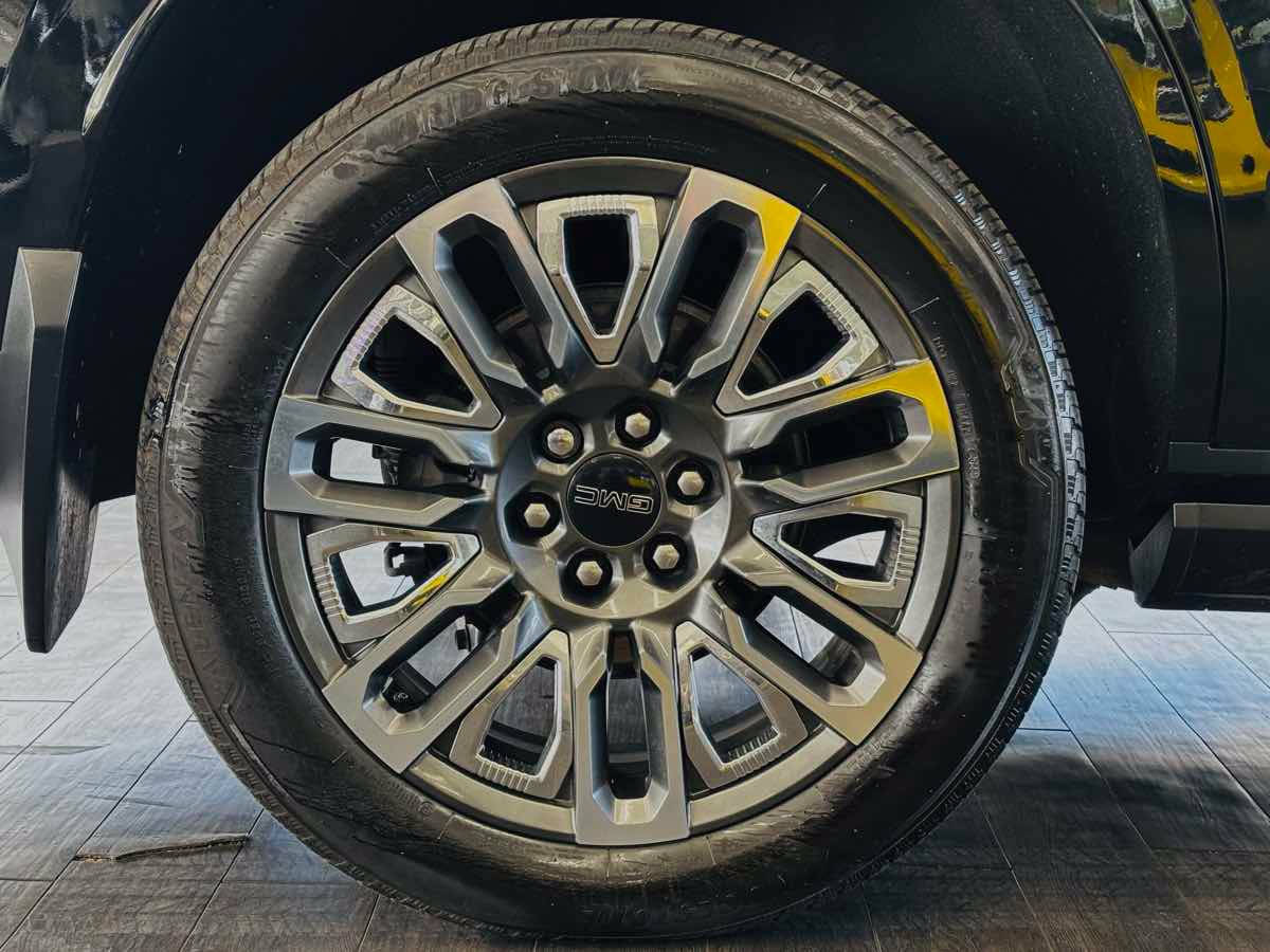 Used 2023 GMC Yukon Denali Ultimate AWD/4WD image 22
