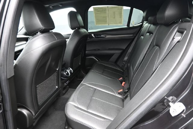 Used 2023 Alfa Romeo Stelvio Ti AWD/4WD image 11