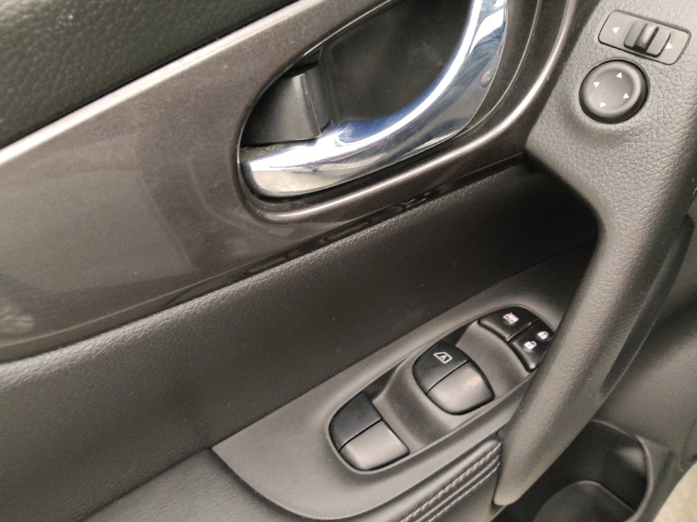 Used 2019 Nissan Rogue SV image 27