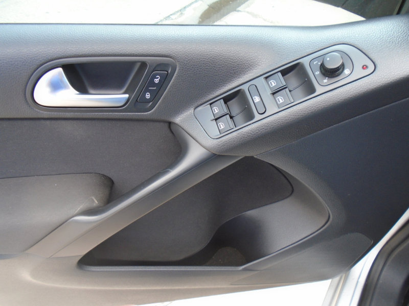 Used 2012 Volkswagen Tiguan S image 18