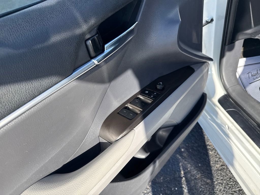 Used 2021 Toyota Camry SE FWD image 21