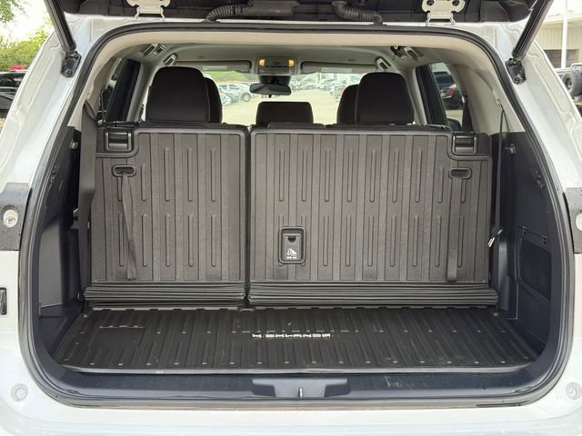 Used 2023 Toyota Highlander LE image 33