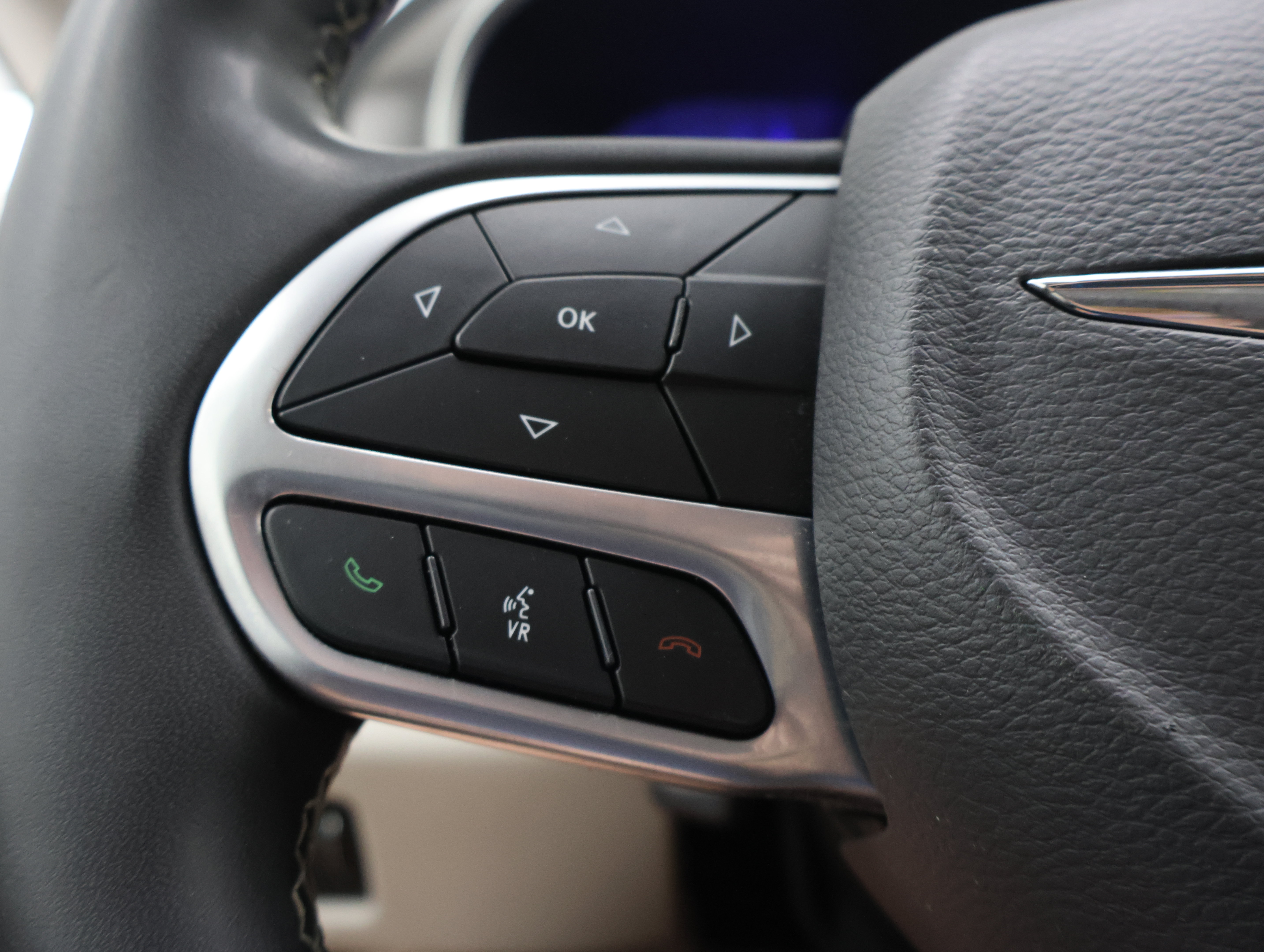 Used 2024 Chrysler Pacifica Touring-L FWD image 15