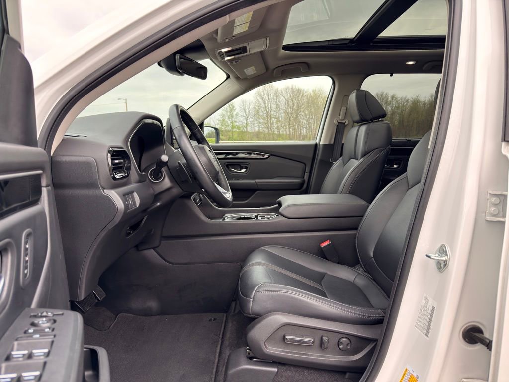 Used 2024 Honda Pilot Touring image 16