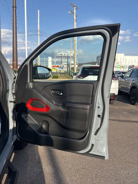 Certified 2025 Nissan Frontier PRO-4X image 16