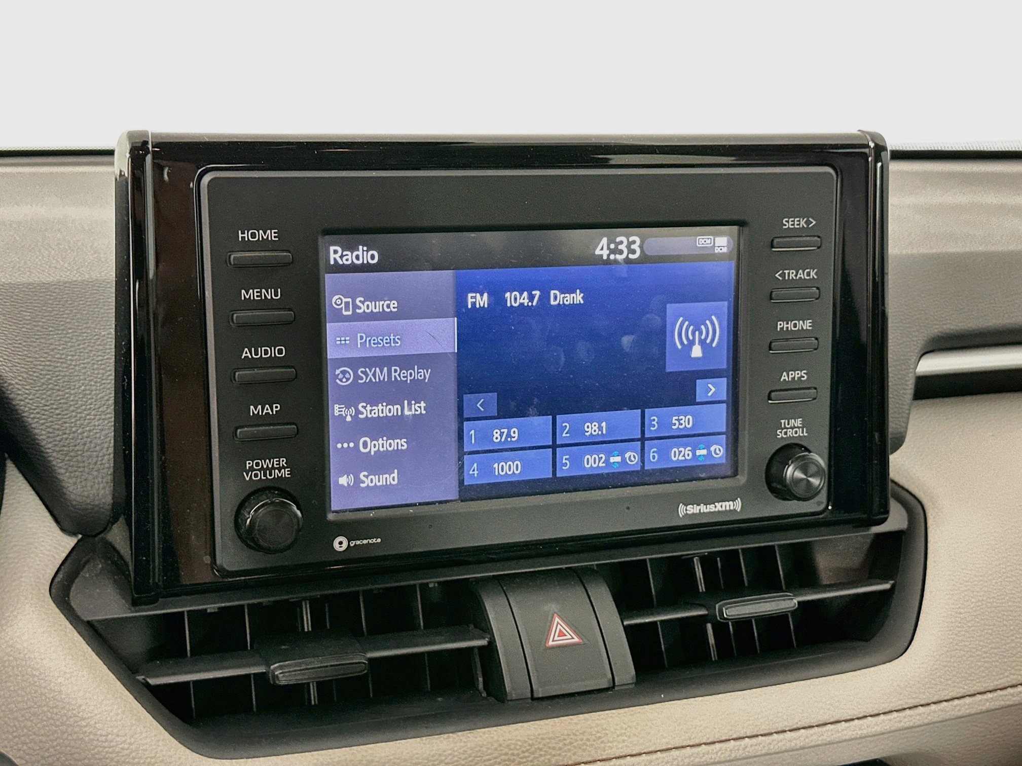 Used 2020 Toyota RAV4 XLE w/ Convenience Package FWD image 21