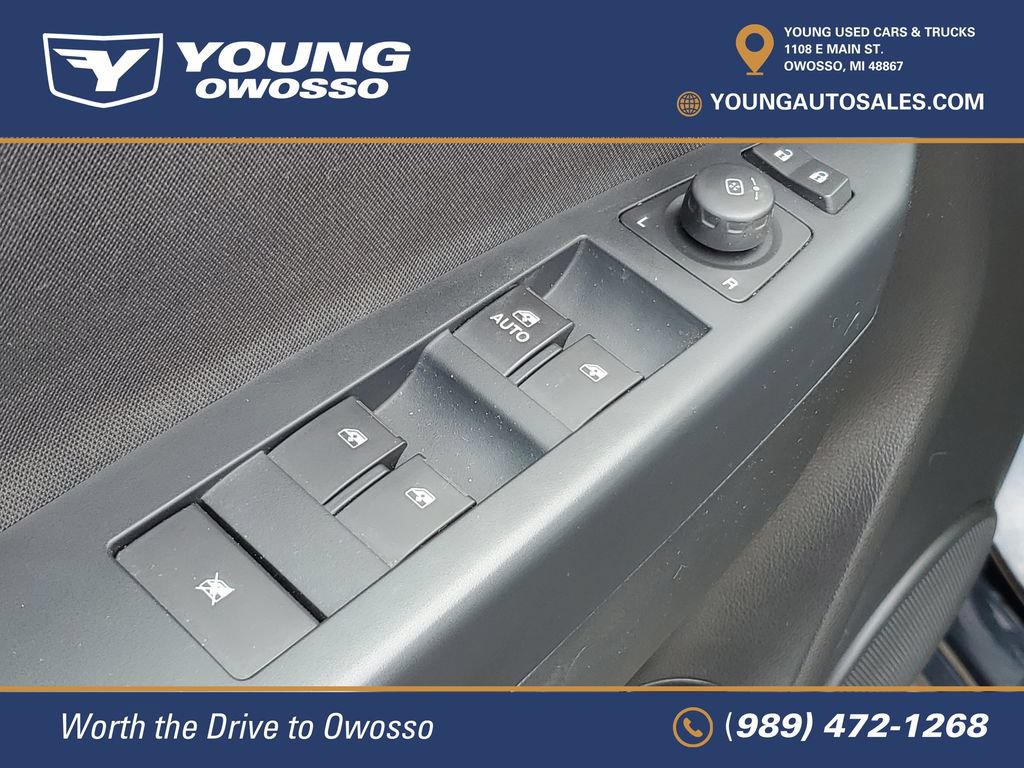 Used 2012 Chevrolet Captiva Sport LT FWD image 19
