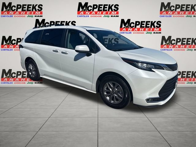 Used 2023 Toyota Sienna XLE FWD image 7