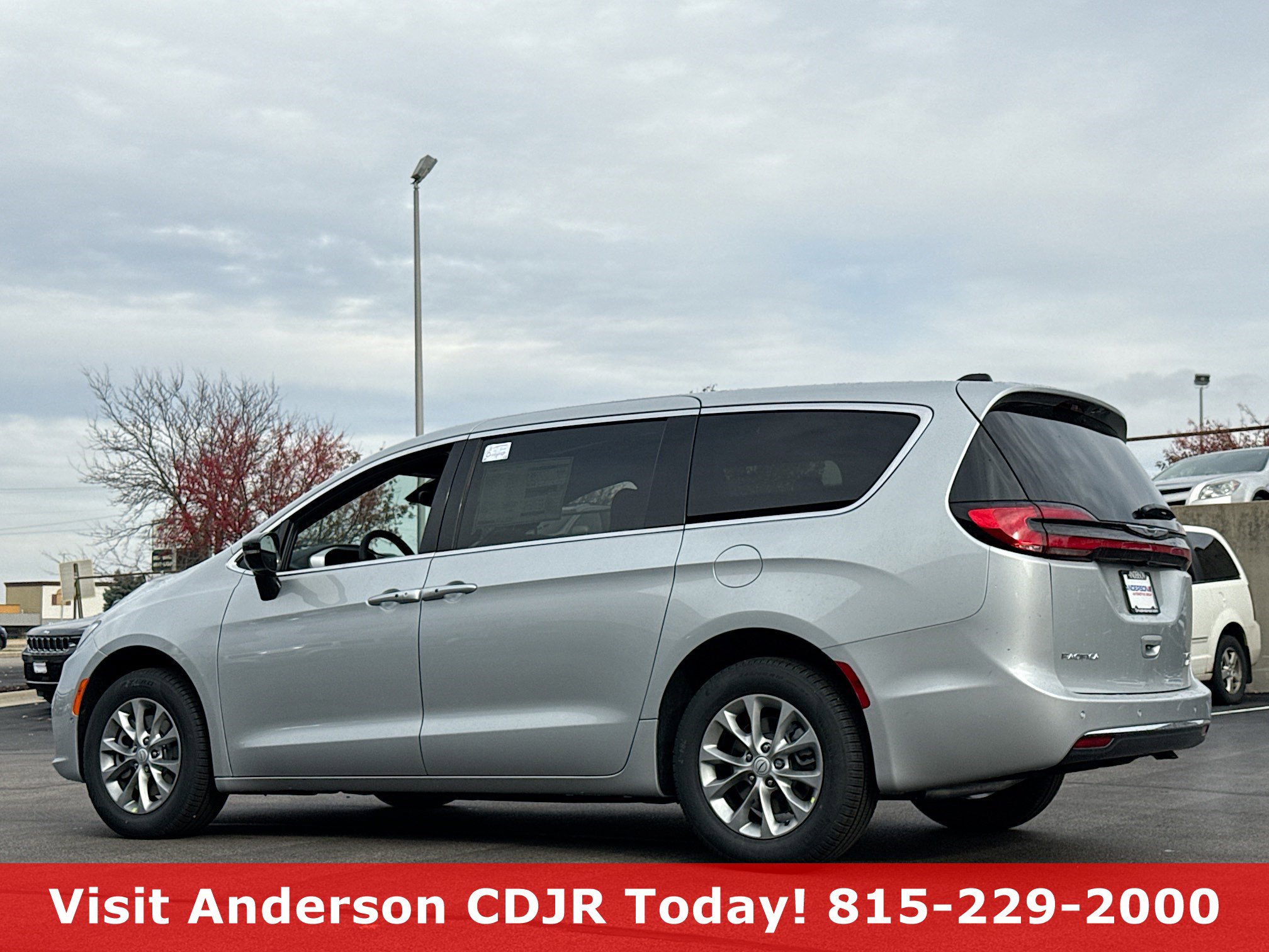 New 2026 Chrysler Pacifica Limited w/ Uconnect Theater Family Group image 14