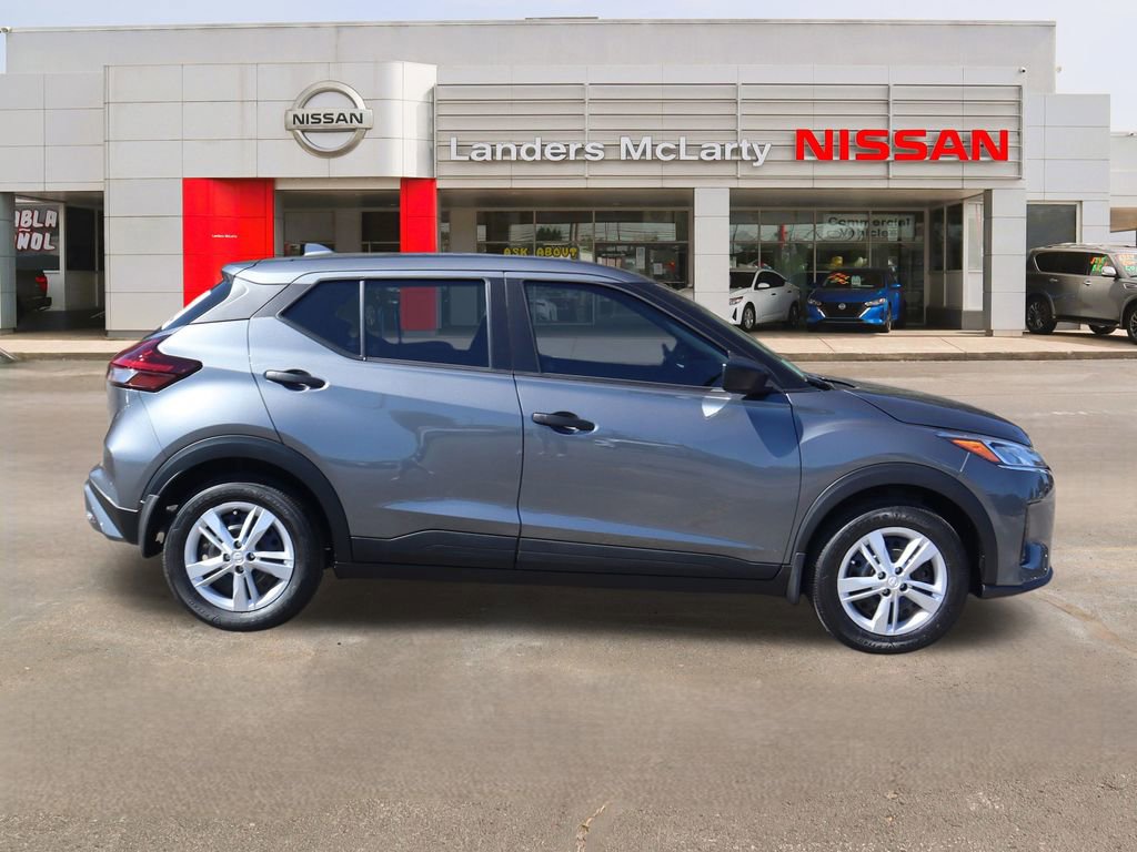 New 2025 Nissan Kicks Play S image 2