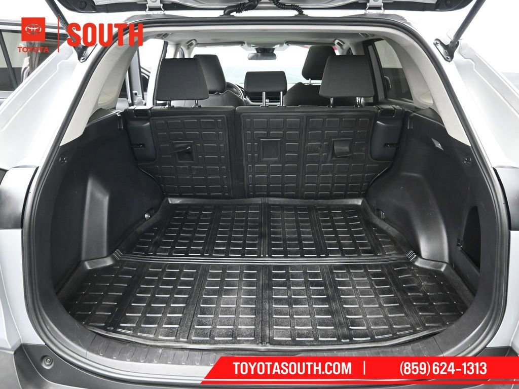 Used 2019 Toyota RAV4 XLE w/ Carpet Mat Package AWD/4WD image 27