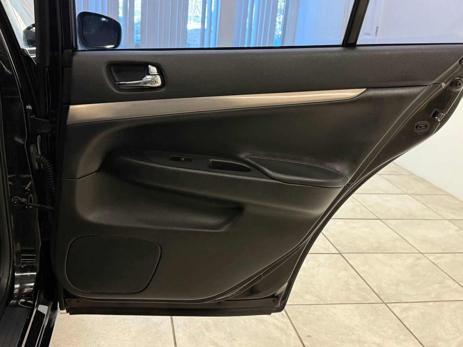 Used 2011 INFINITI G37 Journey image 20