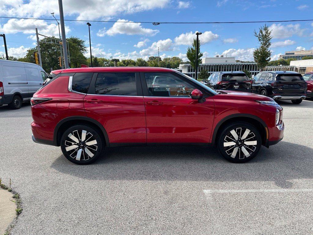 Used 2025 Mitsubishi Outlander SE AWD/4WD image 7
