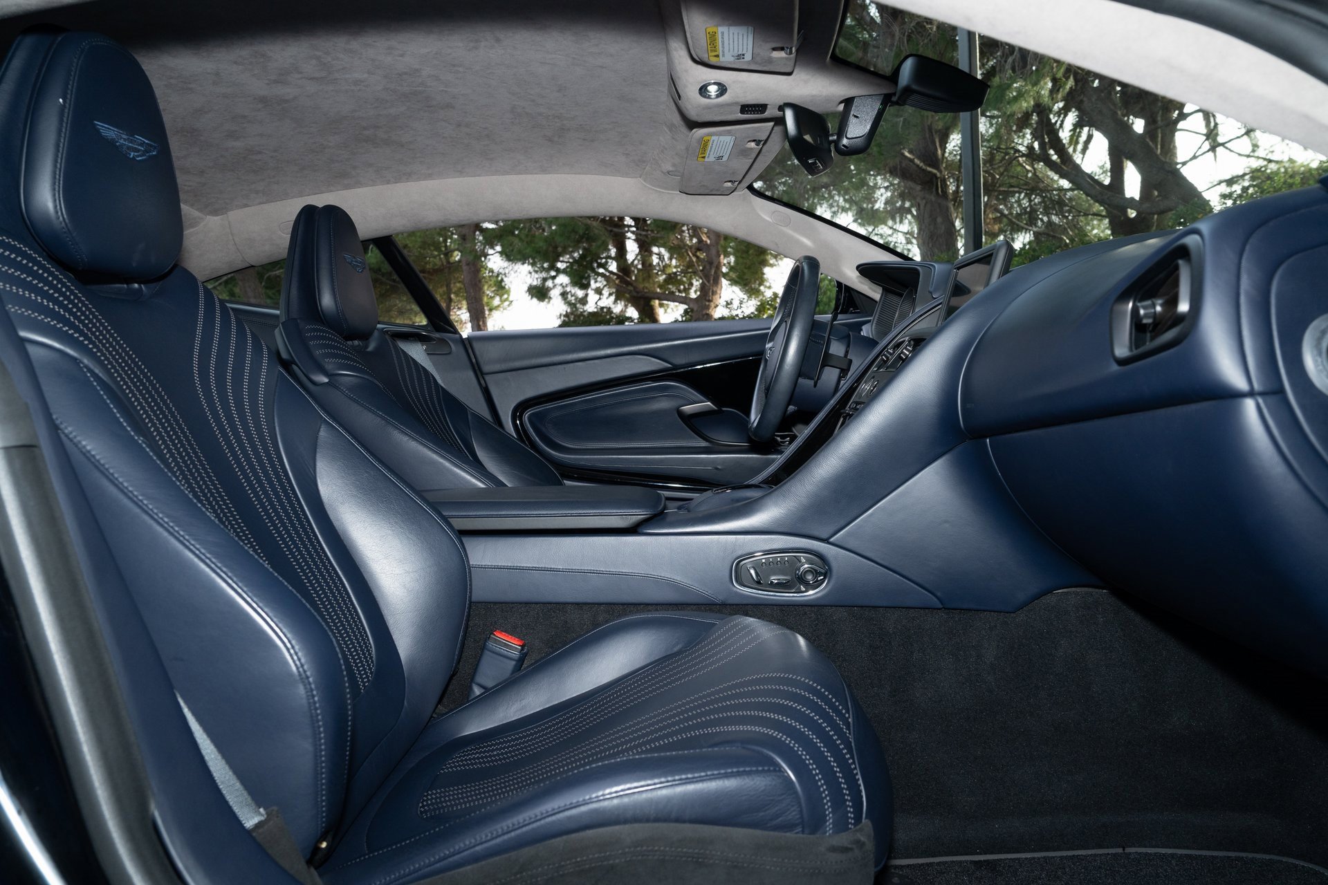 Used 2020 Aston Martin DB11 Coupe image 16