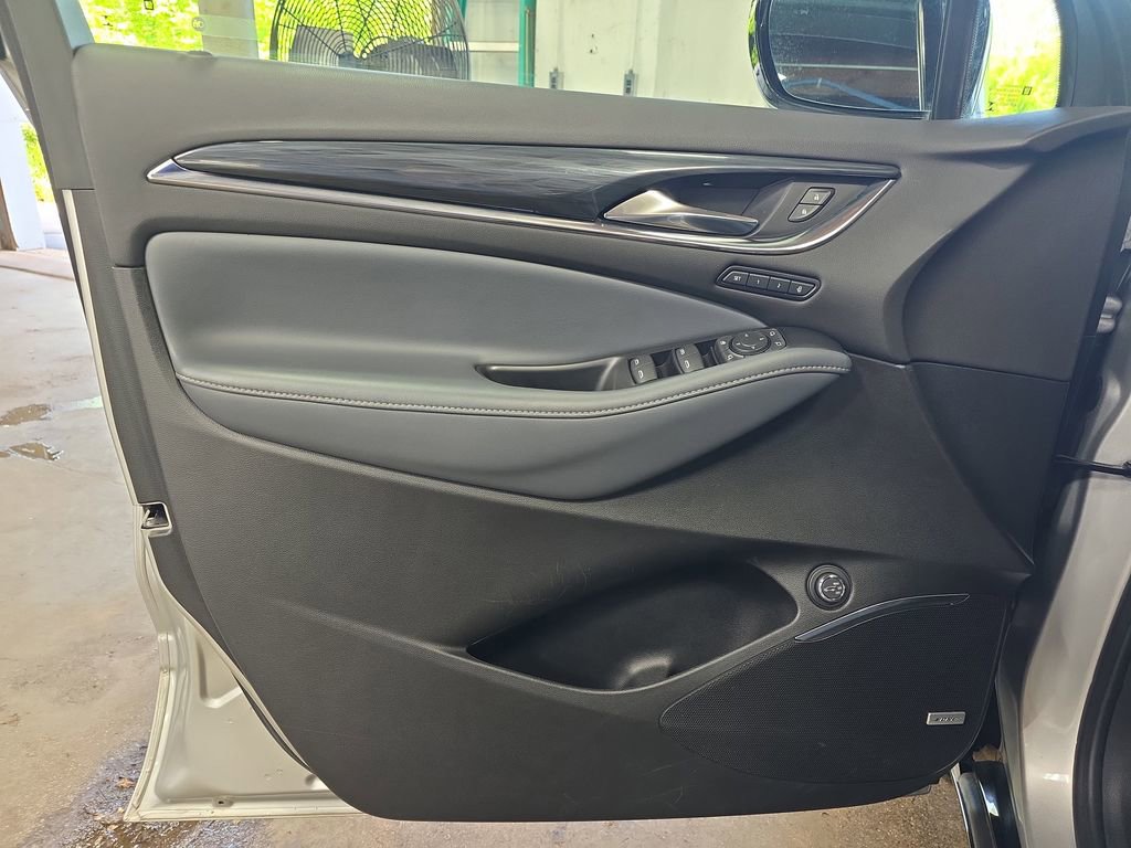 Used 2022 Buick Enclave Premium AWD/4WD image 25