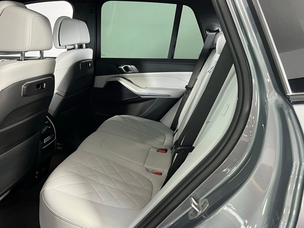 Used 2025 BMW X5 xDrive50e w/ M Sport Package image 26