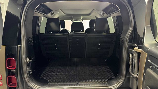 Used 2020 Land Rover Defender 110 SE image 37